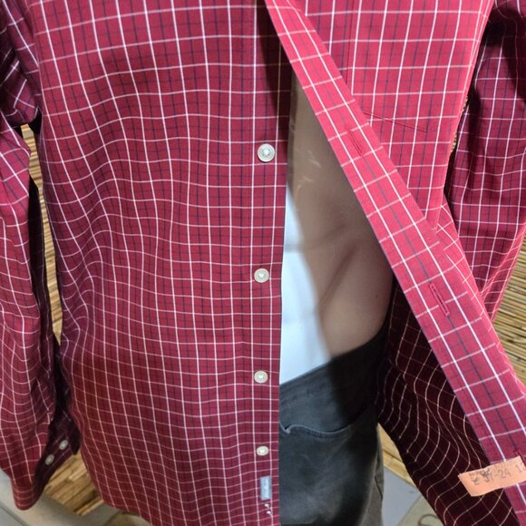 Men's Eddie Bauer LS Button Down Shirt in Red/white plaid - Picture 3 of 6